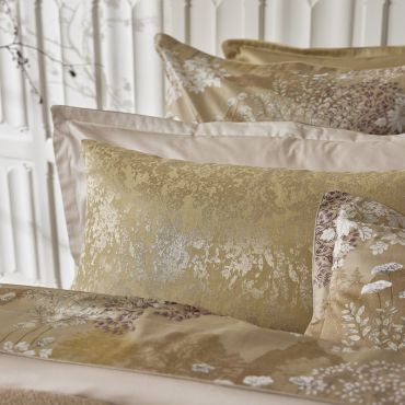 Cushions and covers in linen and silk